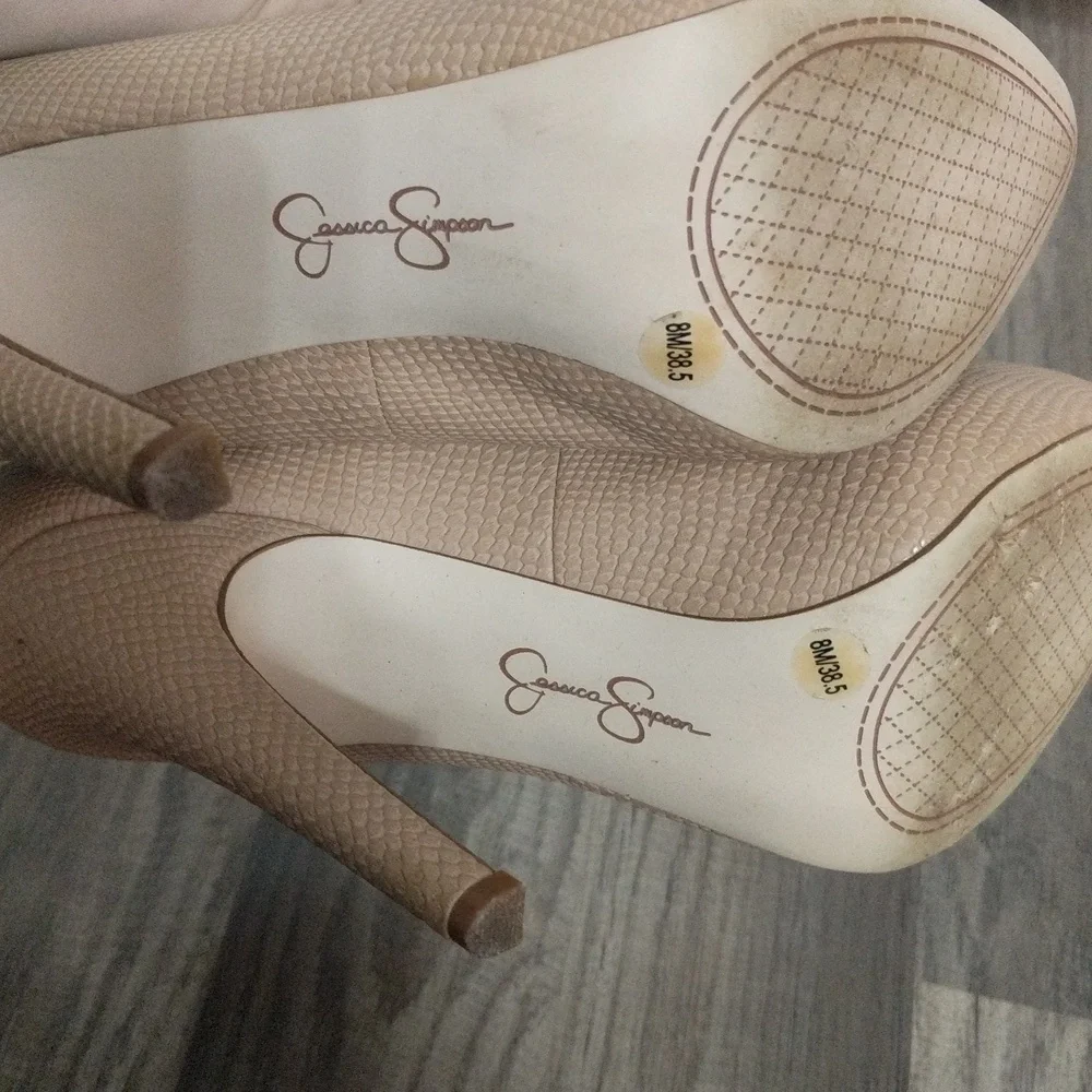 #283Jessica Simpson Women's Tobee Platform Pump Soft Tan Color. 4" Heel Size: 8M - Picture 11 of 12
